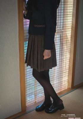 一面亲一面膜下边的免费_蓝光手机免费观看完整